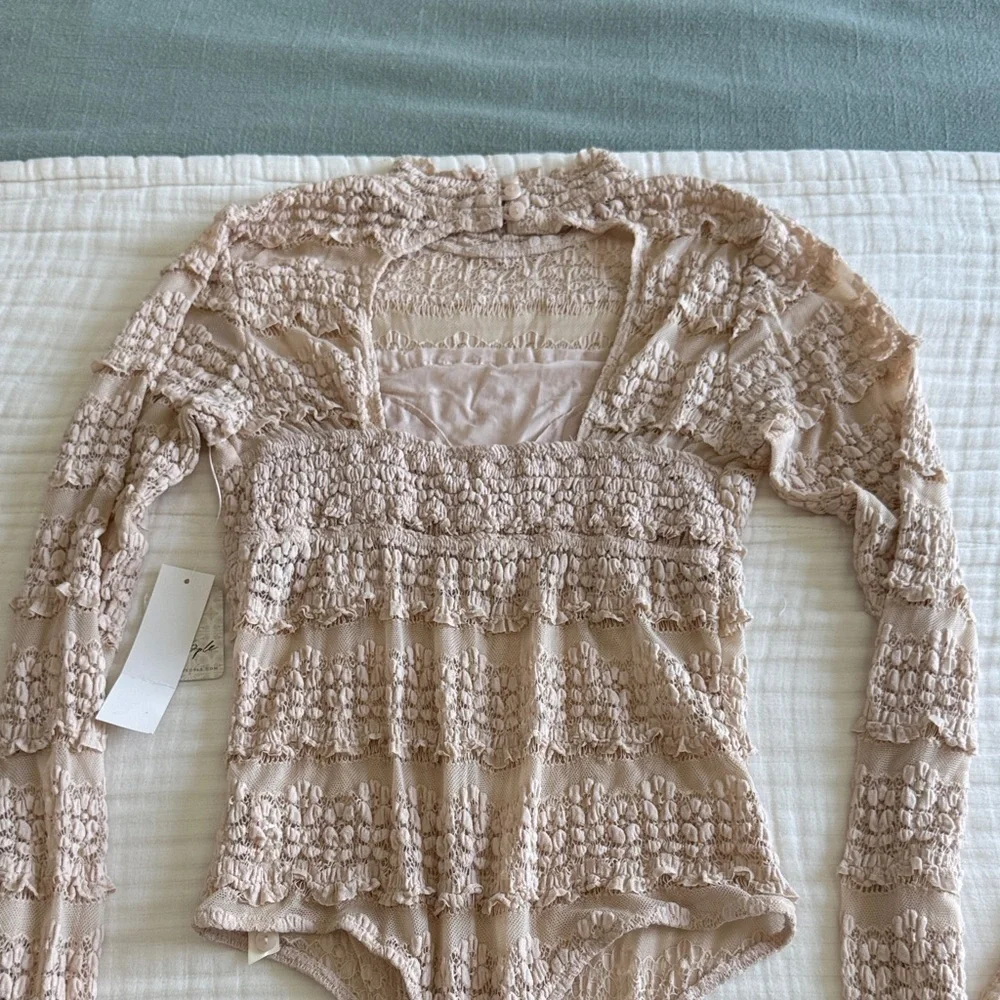 BNWT Free people long sleeve lace bodysuit S